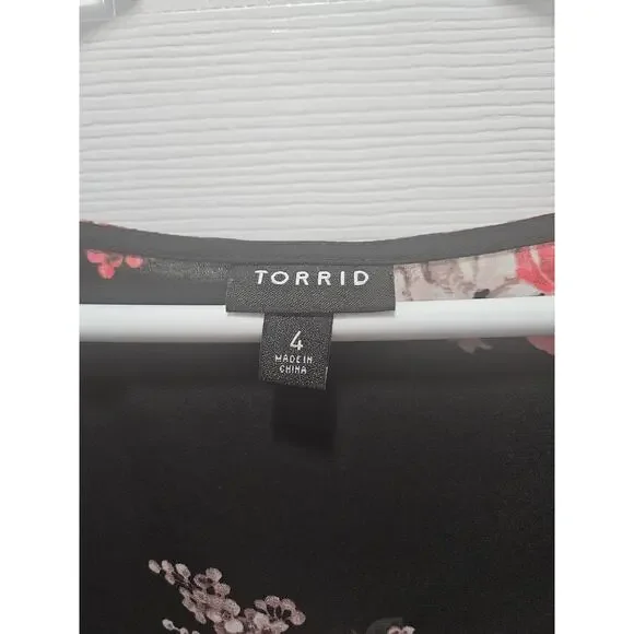 Torrid Size 4 Dark Floral Babydoll Top Empire Waist Flutter Sleeve Black Red 24 - Picture 2 of 6